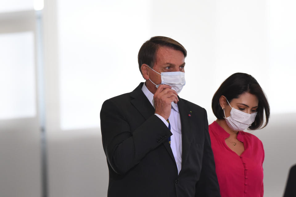 Jair Bolsonaro mit seiner Ehefra Michelle (Bild: Andre Borges/NurPhoto via Getty Images)