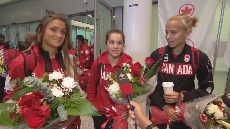 'Canada has your back': Penny Oleksiak leads athletes home after 22-medal Games