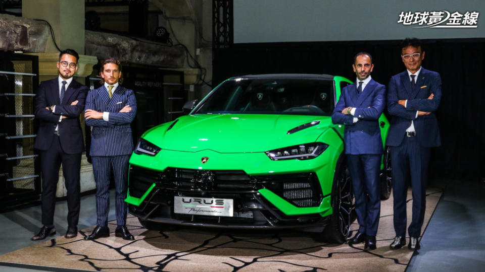 Lamborghini亞太區總監Francesco Scardaonic (左2) 特地來臺參與Urus Performante上市發表會。(攝影/ 陳奕宏)