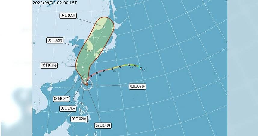 軒嵐諾若路徑稍偏西，暴風圈就可能觸碰台灣陸地，屆時有可能會發布陸上警報。（圖／中央氣象局）