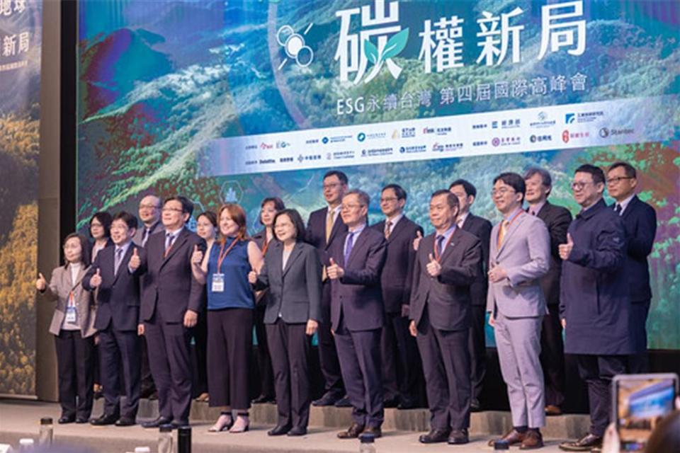 總統蔡英文18日上午出席「ESG永續台灣第四屆國際高峰會」開幕典禮致詞。（總統府）