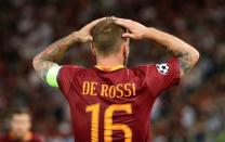 Football Soccer - AS Roma v FC Porto - UEFA Champions League Qualifying Play-Off Second Legs - Olympic stadium, Rome, Italy - 23/8/2016. AS Roma's Daniele De Rossi reacts after receiving a red card against FC Porto. REUTERS/Max Rossi