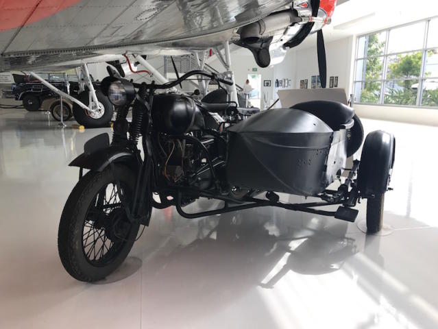 1945 INDIAN MOTORCYCLE CHIEF - Lyon Air Museum