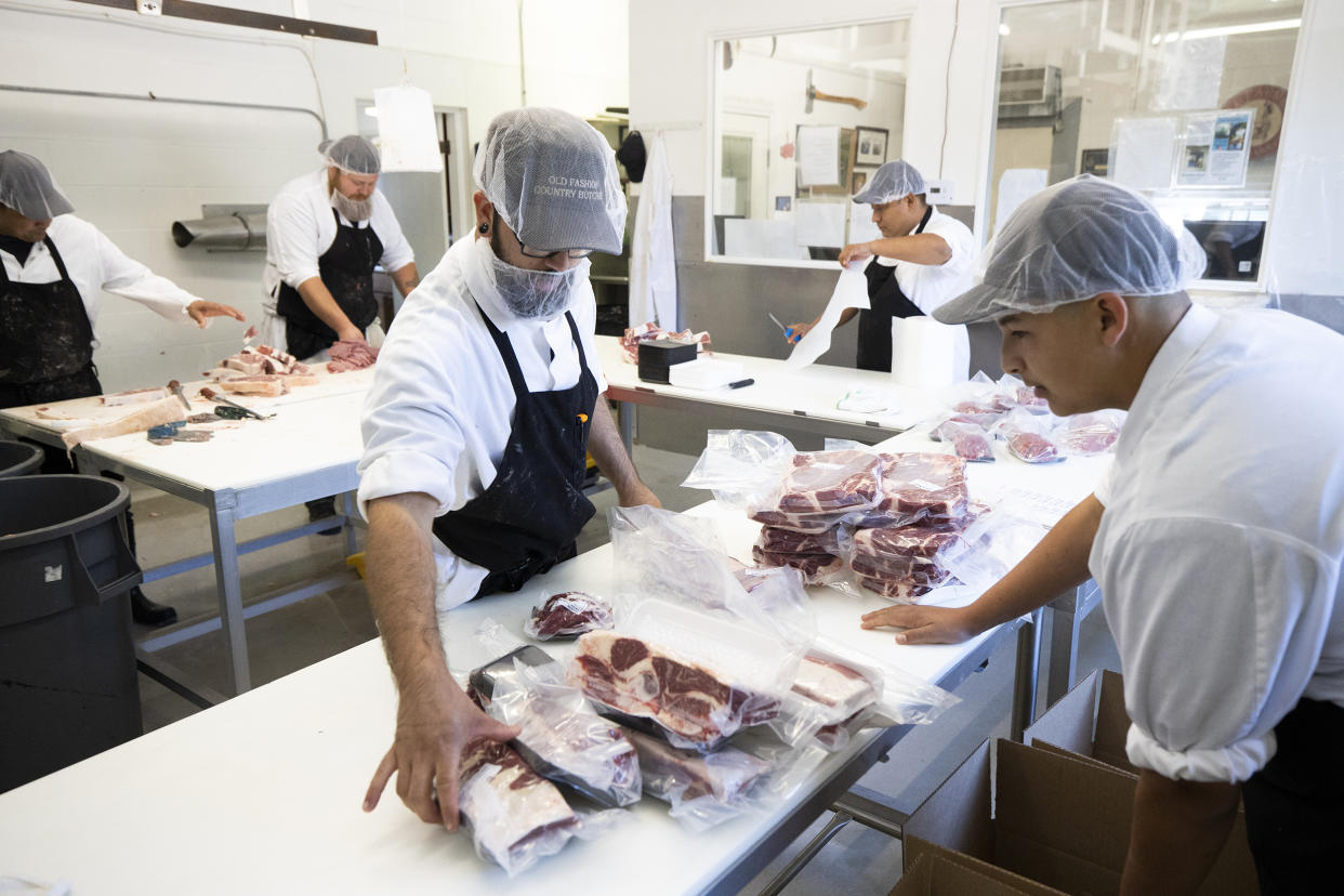 Image: Workers Process Meat At Butcher And Processing Plant As Pandemic Threatens Food Supply Chains (Brent Stirton / Getty Images file)