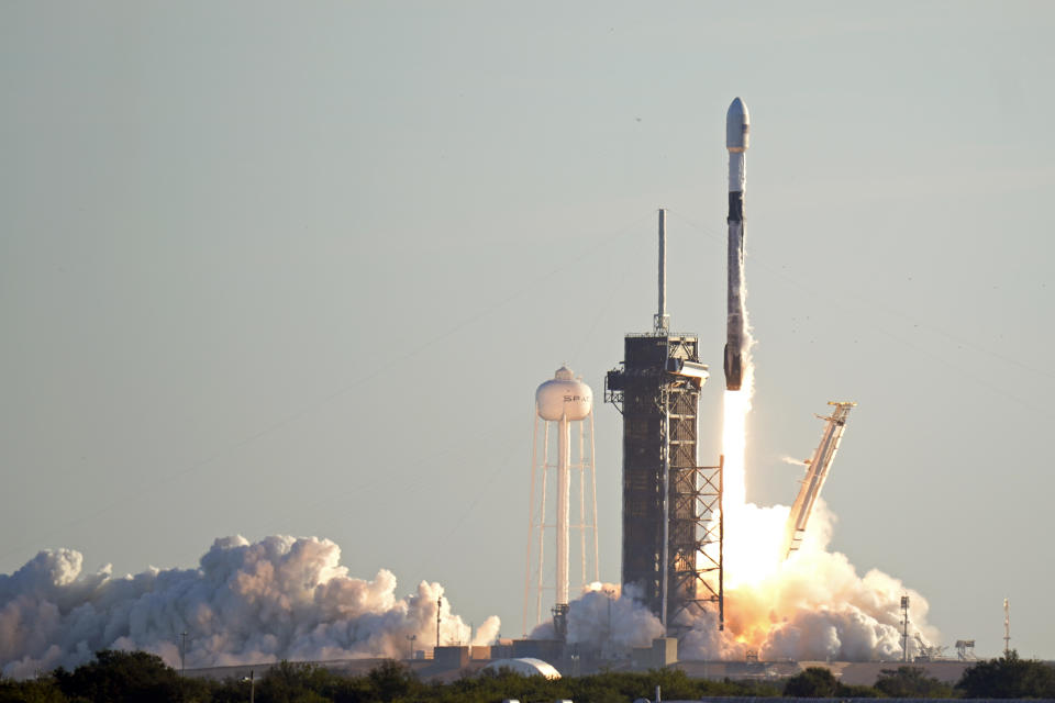 A Falcon 9 SpaceX rocket lifts off from pad 39A at the Kennedy Space Center in Cape Canaveral, Fla., Wednesday, Jan. 20, 2021. The payload is the 17th batch of approximately 60 satellites for SpaceX's Starlink broadband network. (AP Photo/John Raoux)