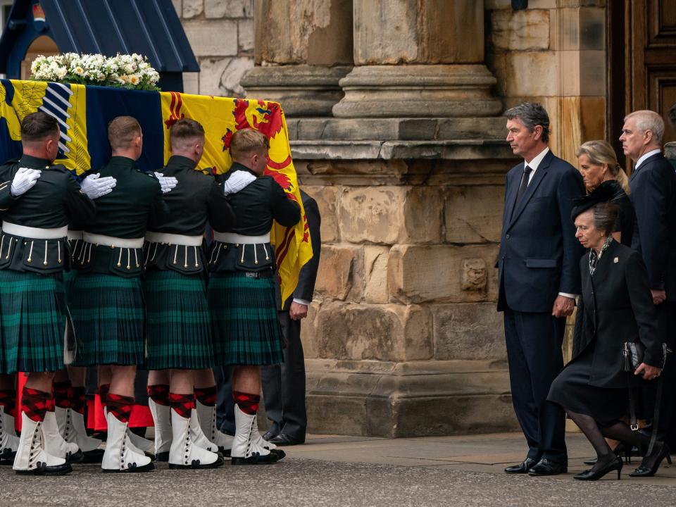 princess anne curtsy queen coffin