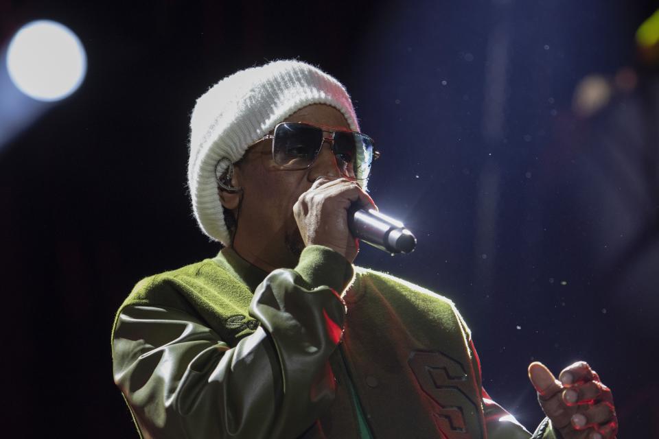 El rapero puertorriqueño Tego Calderón durante su concierto en el Coca-Cola Flow Fest de la Ciudad de México el domingo 26 de noviembre de 2023. (Foto AP/Alejandro Godínez)