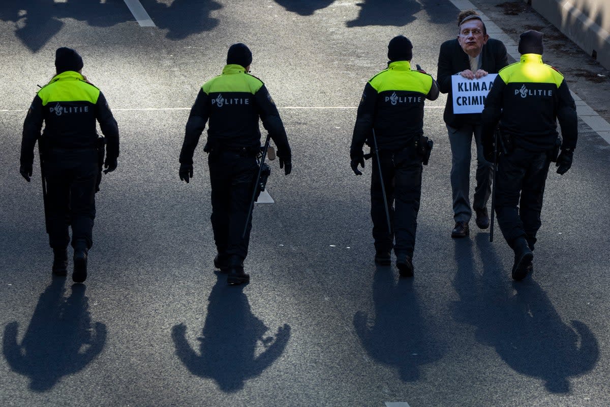 HOLANDA PROTESTAS CLIMÁTICA (AP)