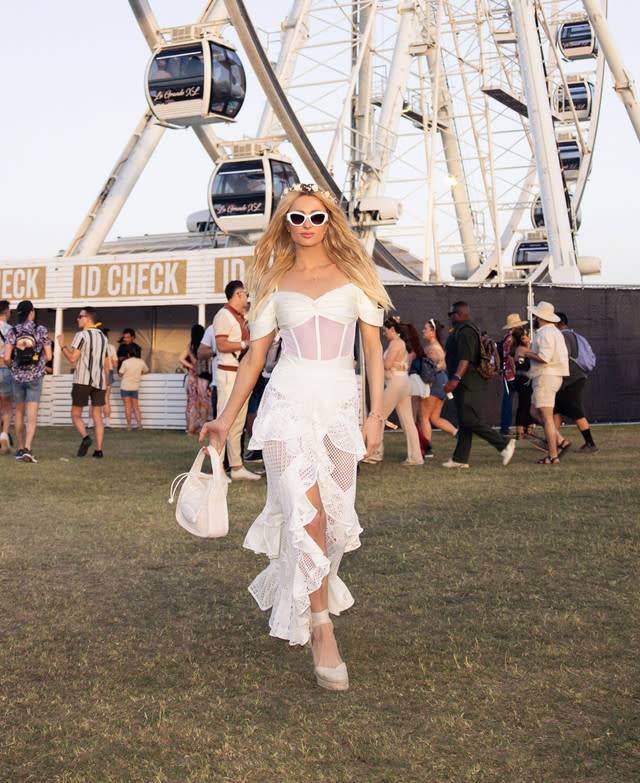 Paris Hilton bei Coachella: Ein Festival des Kostümwechsels