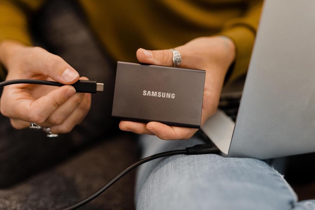 Le disque dur T7 de Samsung est 9,5 fois plus rapide qu'un autre disque dur. (Photo : Samsung)