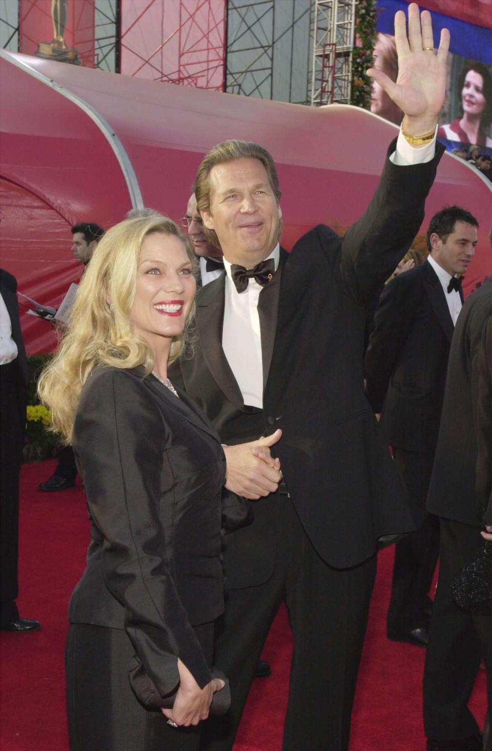 <p>Jeff and Susan ooze Hollywood glamour in classic black at the Academy Awards in 2001.</p>