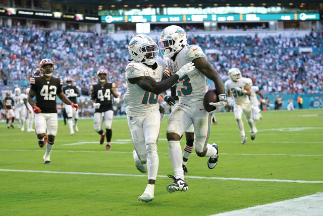 EAST RUTHERFORD, NJ - OCTOBER 09: Miami Dolphins wide receiver Tyreek Hill  (10) runs after the catch during the National Football League game between  the New York Jets and Miami Dolphins on