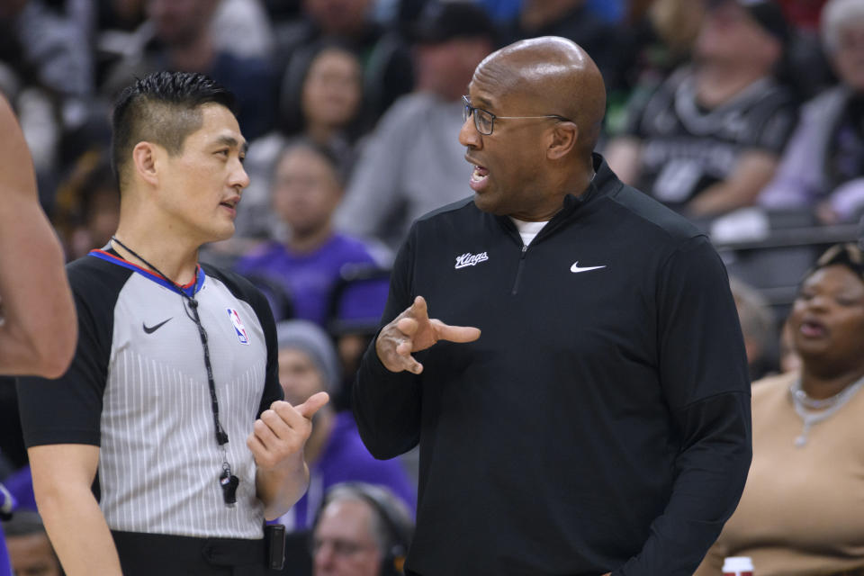 Sacramento Kings coach Mike Brown discusses a call with referee Intae Hwang during the first quarter of the team's NBA basketball game against the Boston Celtics in Sacramento, Calif., Wednesday, Dec. 20, 2023. (AP Photo/Randall Benton)