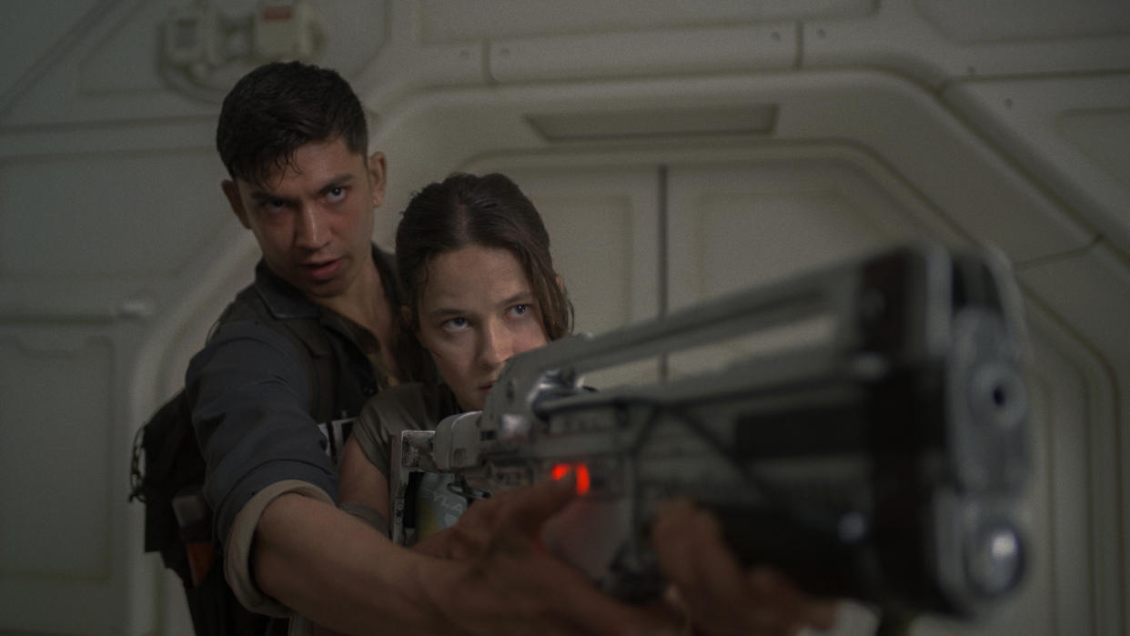 Archie Renaux and Cailee Spaeny in Alien: Romulus