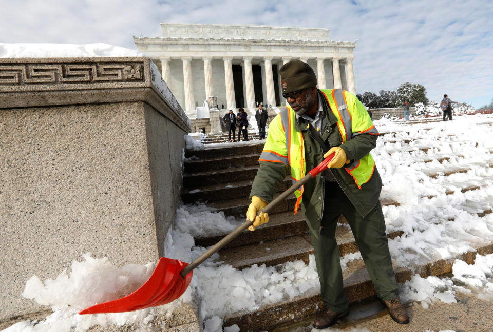 Furloughed National Park Service employee cleans the steps of the Lincoln Memorial on day 24 of the government shutdown, in Washington U.S., January 14, 2019. Government agencies hit by the shutdown affect public lands like parks and museums. (Photo: REUTERS/Kevin Lamarque)