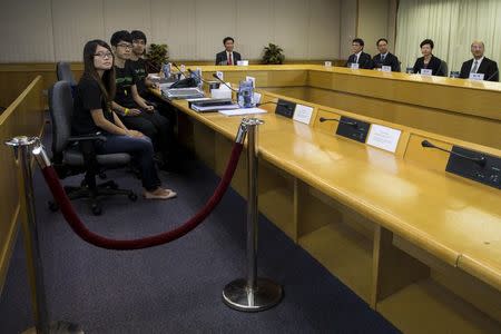 (L-R) Hong Kong Federation of Students' Council member Yvonne Leung, council member Nathan Law, Secretary-general Alex Chow, Lingnan University President Leonard Cheng, Hong Kong's Chief Executive Office director Edward Yau,Secretary for Justice Rimsky Yuen, Chief Secretary for Administration Carrie Lam, Secretary for Constitutional and Mainland Affairs Raymond Tam attend a meeting in Hong Kong October 21,2014. REUTERS/Tyrone Siu