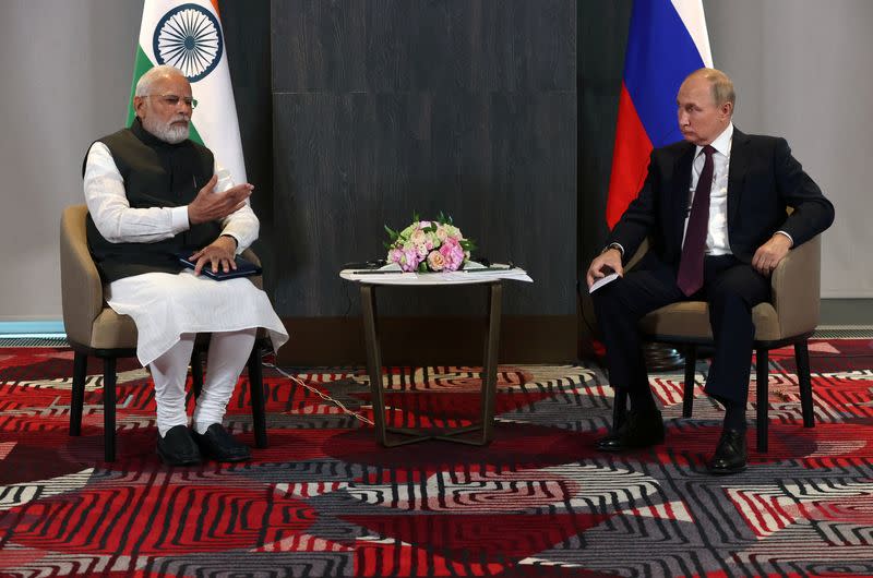 Russian President Putin and Indian Prime Minister Modi meet in Samarkand