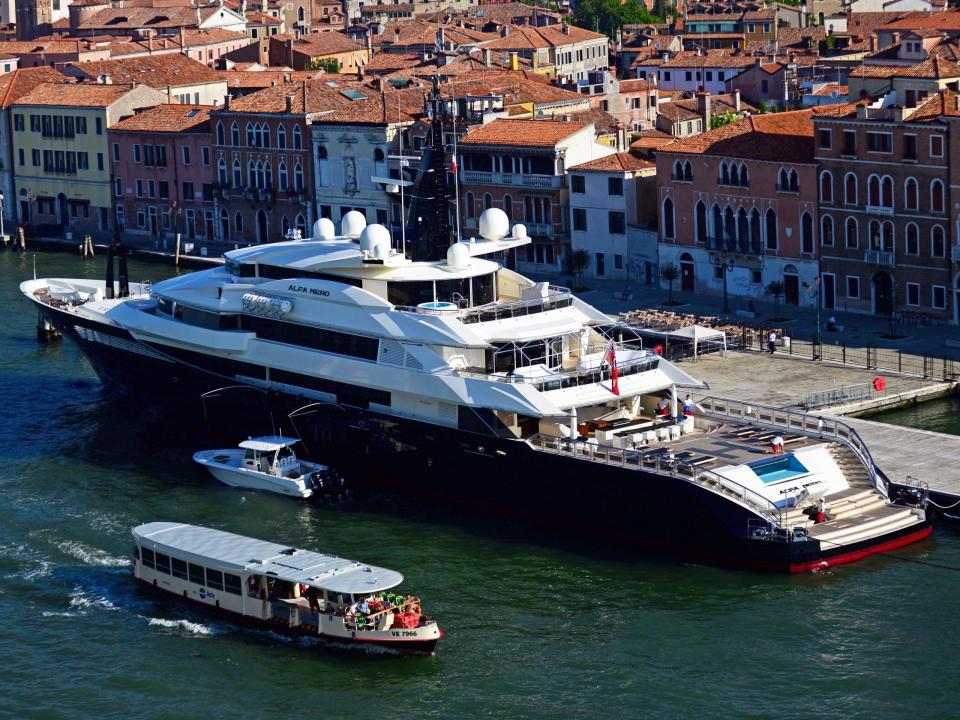 Der Alfa Nero steht in Verbindung mit dem Oligarchen Andrej Gurjew. - Copyright: Getty Images