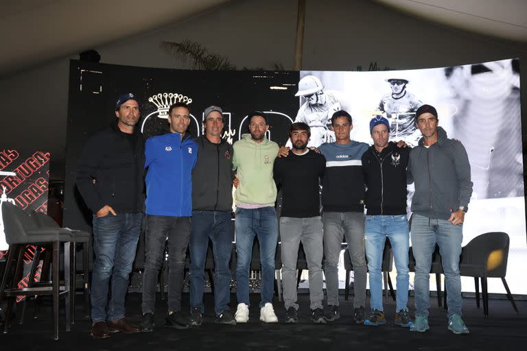 Los capitanes, juntos, para la presentación de la temporada de alto handicap: Adolfo Cambiaso, Facundo Pieres, Alejo Taranco, Polito Pieres, Tomás Fernández Llorente (h.), Segundo Bocchino, Guillermo Caset y Pablo Mac Donough