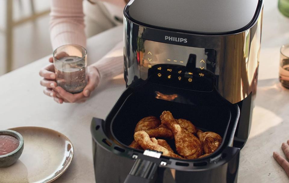 the Philips Essential Compact Air Fryer from Amazon with chicken in it