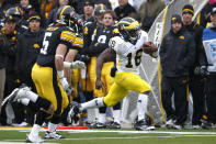 IOWA CITY, IA - NOVEMBER 5: Denard Robinson #16 of the Michigan Wolverines runs the ball against the Iowa Hawkeyes at Kinnick Stadium on November 5, 2011 in Iowa City, Iowa. Iowa won 24-16. (Photo by Joe Robbins/Getty Images)