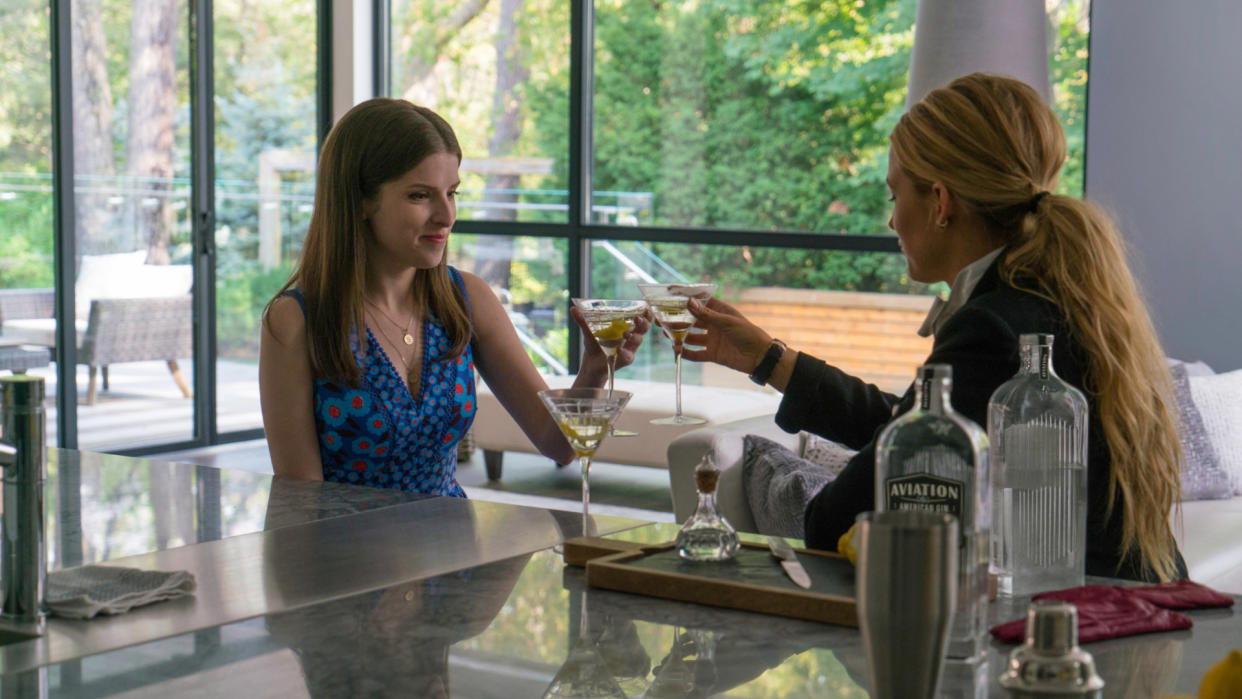  Anna Kendrick and Blake Lively in A Simple Favor 