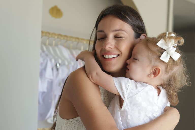 Pampita Ardohain y una salida muy especial junto a su hija Ana