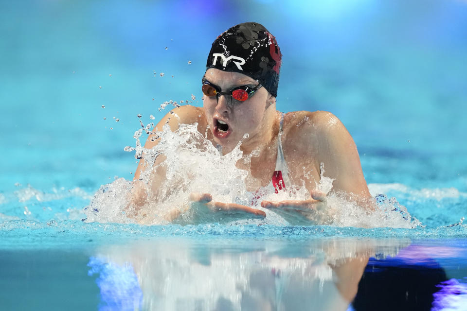 Lilly King compite en la final femenina de los 100 metros braza durante las pruebas olímpicas de natación de Estados Unidos el 15 de junio en Omaha, Nebraska. (Foto: Charlie Neibergall / AP).