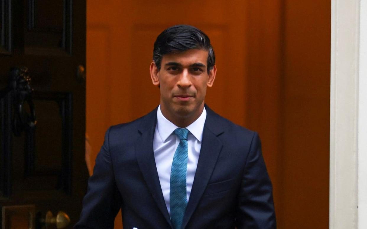 FILE PHOTO: Britain's Chancellor of the Exchequer Rishi Sunak leaves Downing Street, in London, Britain, November 25, 2020. REUTERS/Simon Dawson/File Photo - Simon Dawson/REUTERS