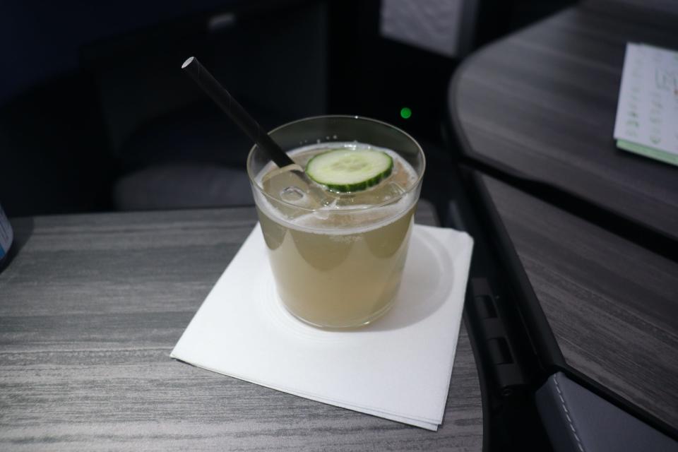 Flying JetBlue Airways from London to New York in Mint business class - JetBlue Airways London to New York in Mint business class flight 2021