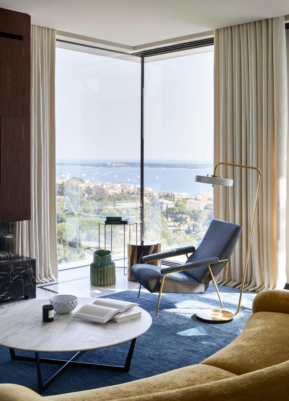 The room with one of the best views in the house. Sofa by Humbert & Poyet and a mix of vintage items with a floor lamp from Bert Frank and Minotti Noor and De Castelli Band side tables.