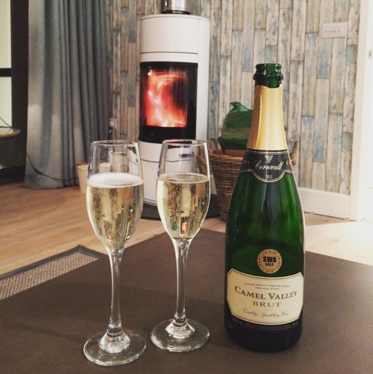 Sipping Cornish fizz by the fire at Seamist [Photo: Instagram / ellielross]