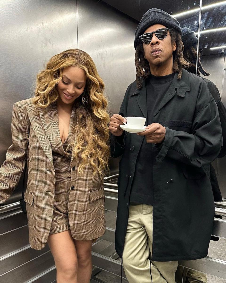 Beyoncé with a tea-sipping Jay-Z in London (Beyonce)