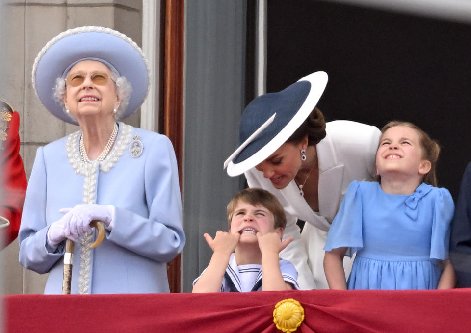 英女王登基70周年慶典「最萌搶鏡畫面」4歲路易小王子大派不耐煩表情包