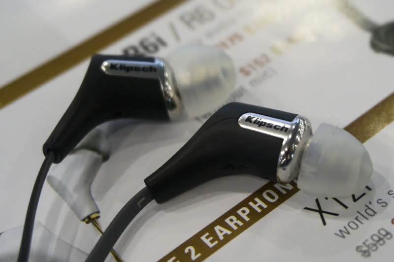 It’s Klipsch’s 70th anniversary this year, and to celebrate, they’re giving a special price on the R6 in-ears. These are going for $109, down from the usual price of $149.That’s a pretty good price for these earphones that feature 6.5mm dual magnet microspeakers. 