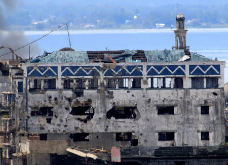 Damaged buildings and houses are seen as government troops continue their assault on its 105th day of clearing operations against pro-IS militants who have seized control of large parts of Marawi city, southern Philippines September 4, 2017. REUTERS/Romeo Ranoco