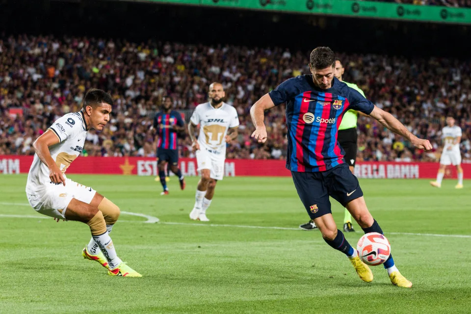 BARCELONA, SPAIN - AUGUST 07: Robert&nbsp;Lewandowski of FC Barcelona  in action during the Joan Gamper Trophy match between FC Barcelona and Pumas UNAM at Spotify Camp Nou on August 07, 2022 in Barcelona, Spain. (Photo By Javier Borrego/Europa Press via Getty Images)