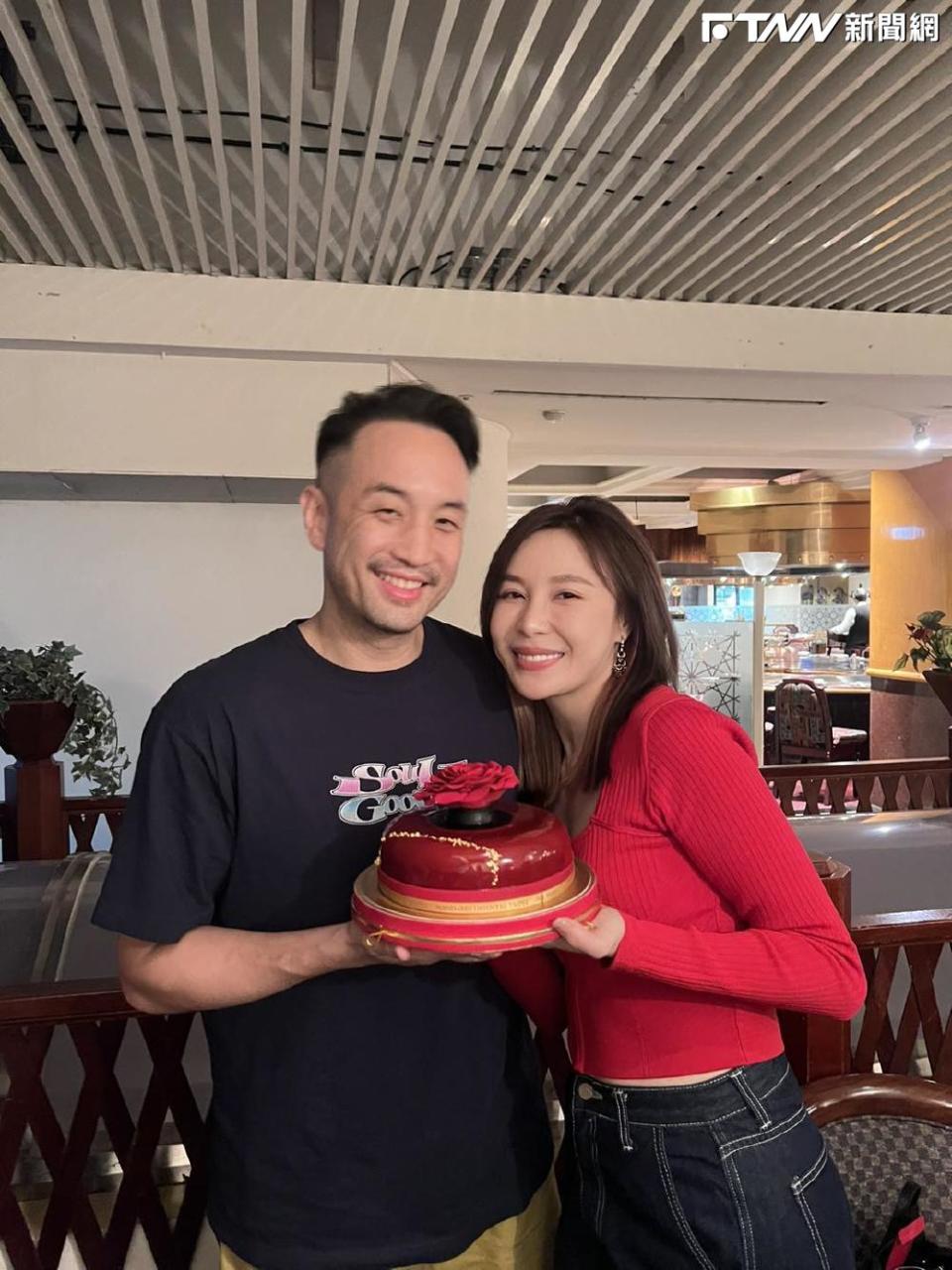 小咪上節目分享與老公唐志中（Jason）剛結婚時的恐怖經歷。（圖／翻攝自臉書）