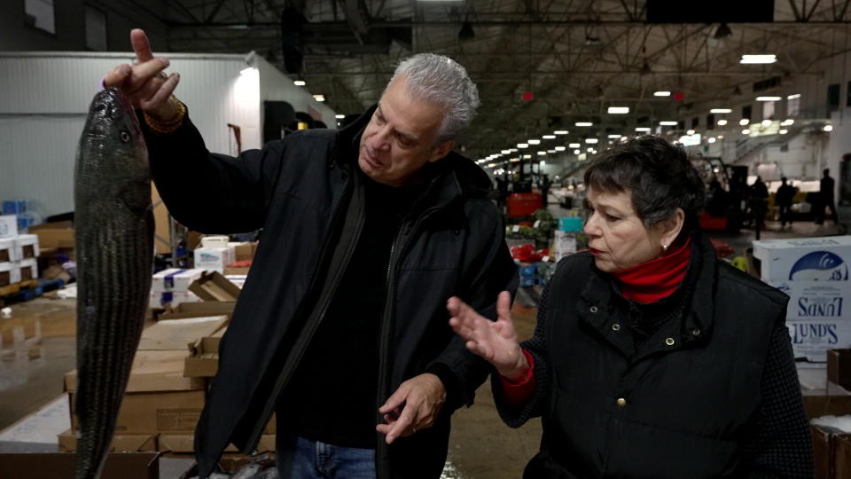 Le Bernardin's Eric Ripert and correspondent Martha Teichner with the day's catch. / Credit: CBS News