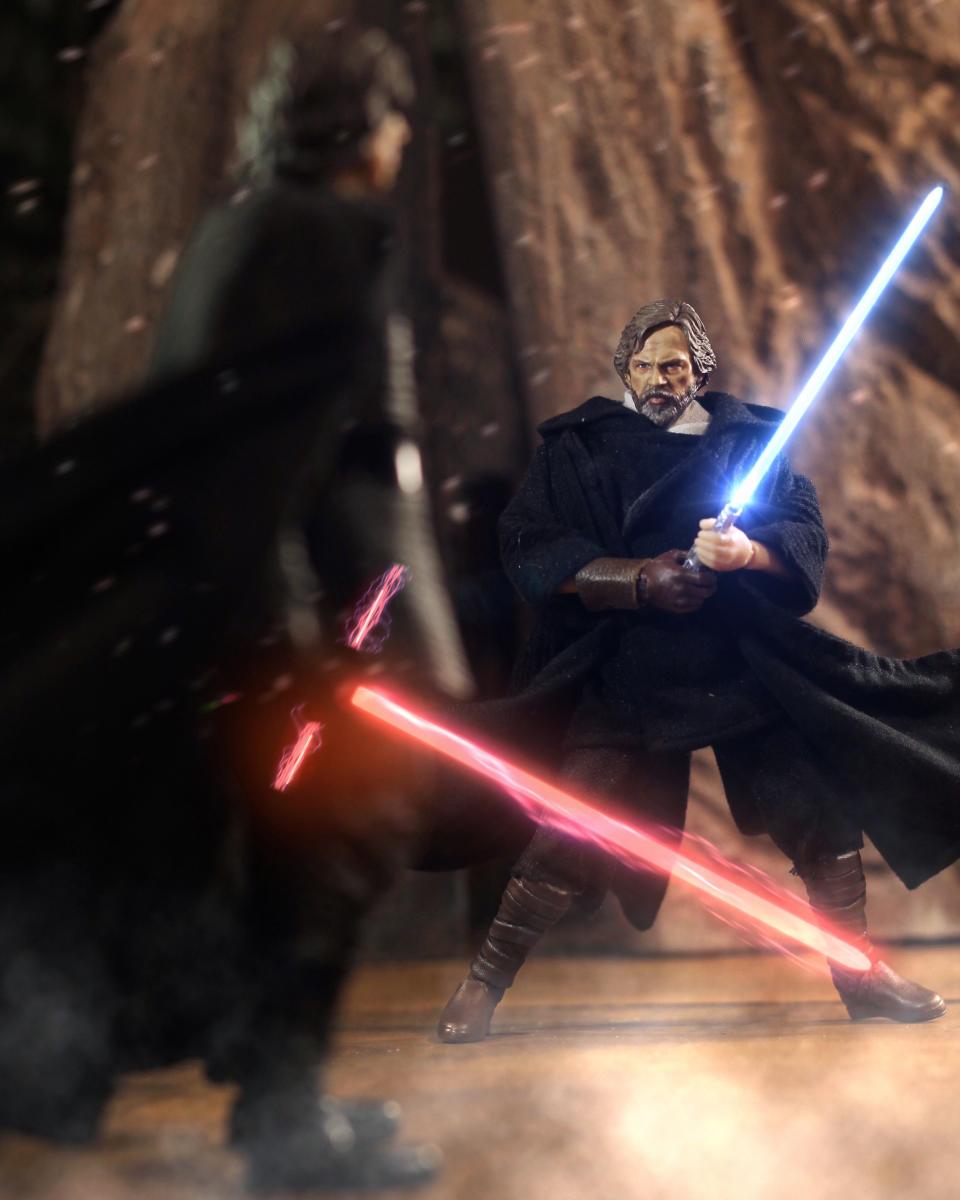 Luke Skywalker vs. Kylo Ren (Photo: Hasbro/@southp24 aka Paul Southin)