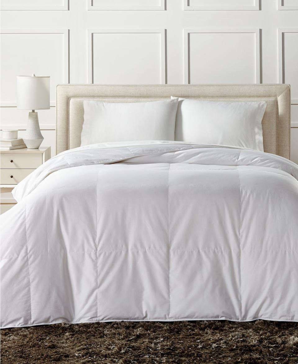 6)  Down Lightweight Comforter