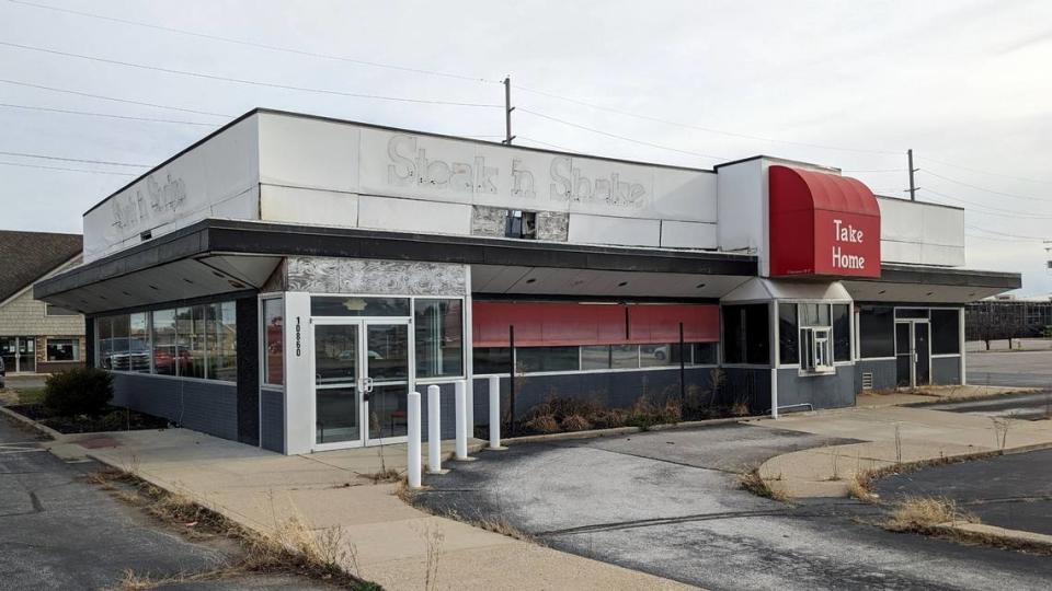 The old Steak ‘n Shake building at 10860 Lincoln Trail in Fairview Heights will be demolished to make way for a new Starbucks location.