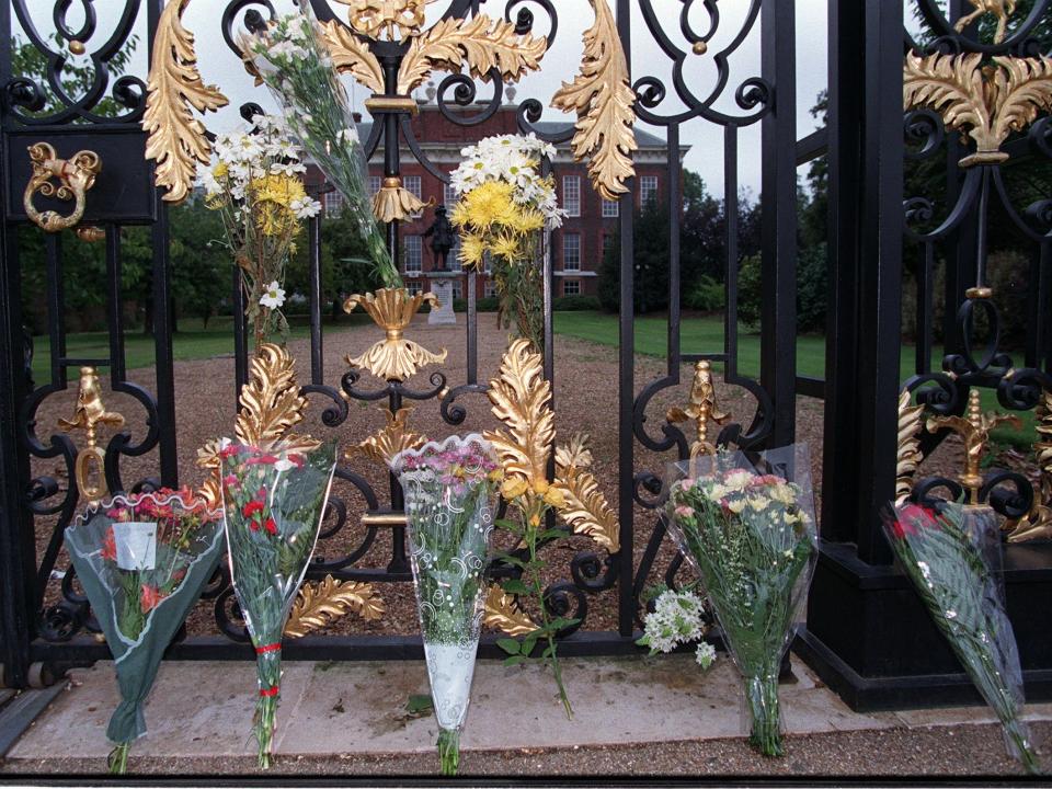 Flowers Princess Diana death Kensington Palace