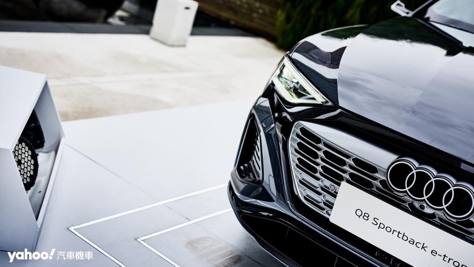 微幅調整線條配比並藉由全新品牌CI識別增加Q8 e-tron屬於新世代電動車的細節質感。