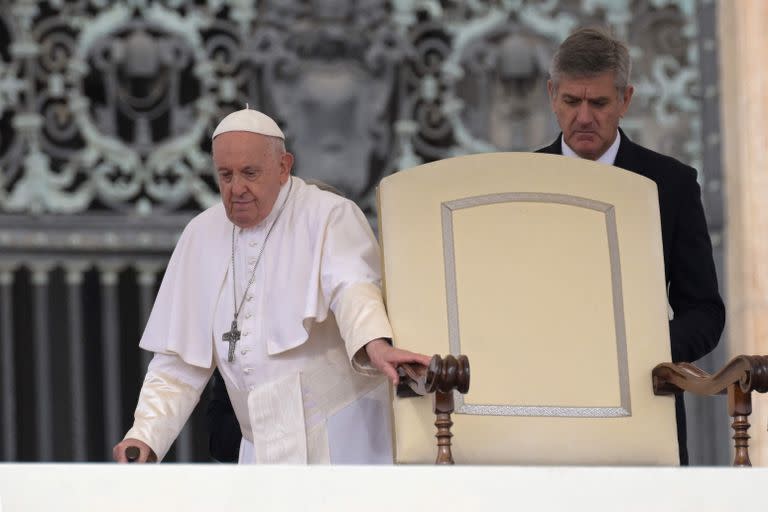 El papa Francisco, en la audiencia general en la Plaza San Pedro. (Tiziana FABI / AFP)