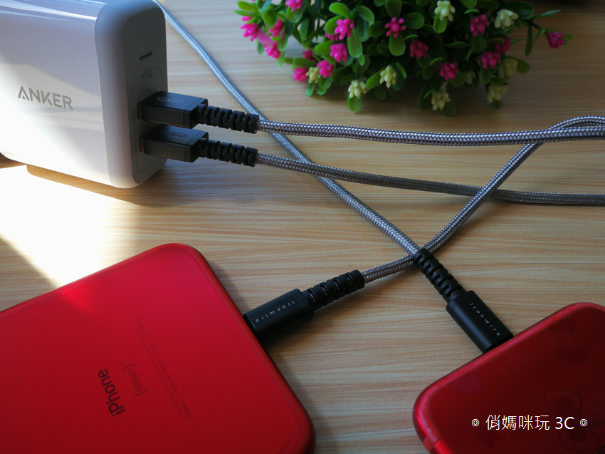 開箱 iPhone 必備三寶！IronWire 鋼鐵線防彈版以及能同時充電又插耳機的 iCharger 蘋果 Lightning 分接線、ANKER 雙埠充電器你想要那一樣？