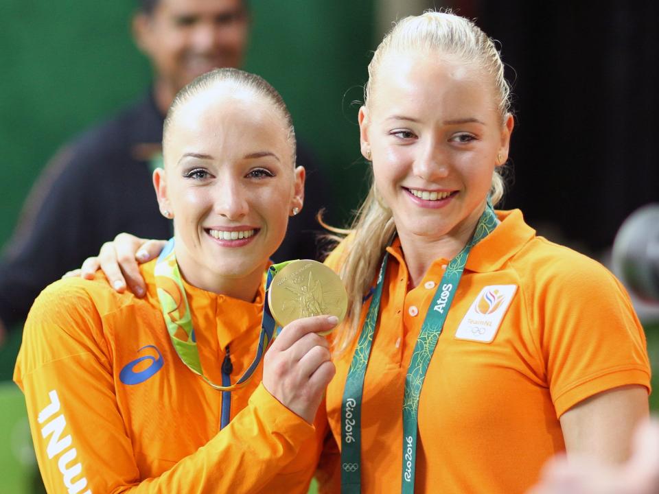 Sanne Wevers and twin sister Lieke Wevers at the 2016 Olympics