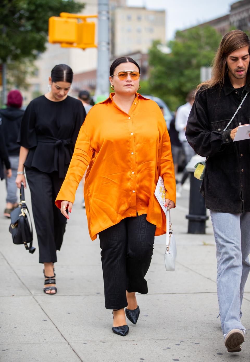 Coordinating shirt and sunglass lenses is the new coordinating shoes and handbag.