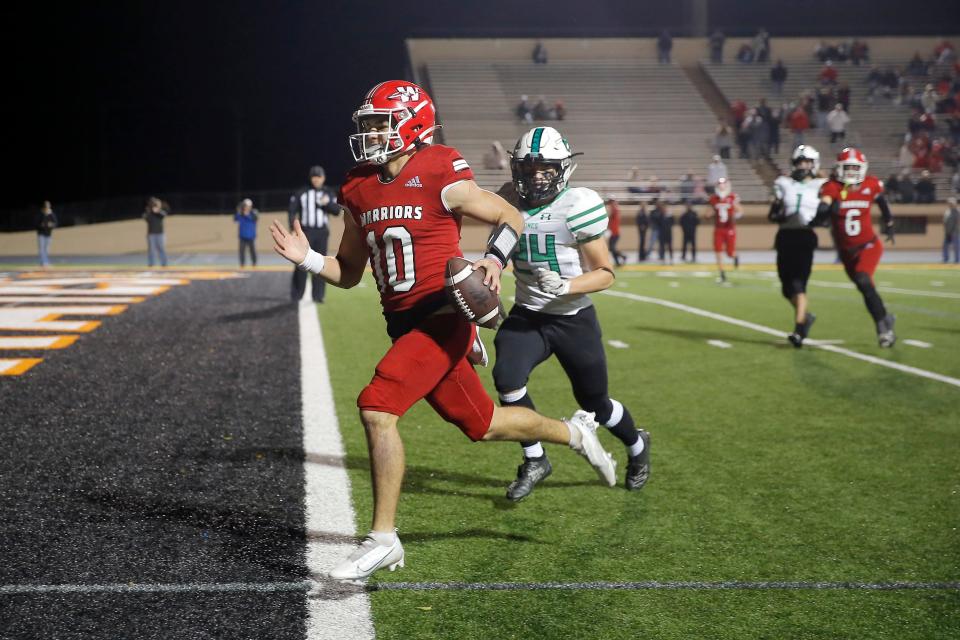 Washington's Major Cantrell runs past Jones' Isaiah Sawyer for a touchdown during a Class 2A state football semifinal Friday night at Putnam City.