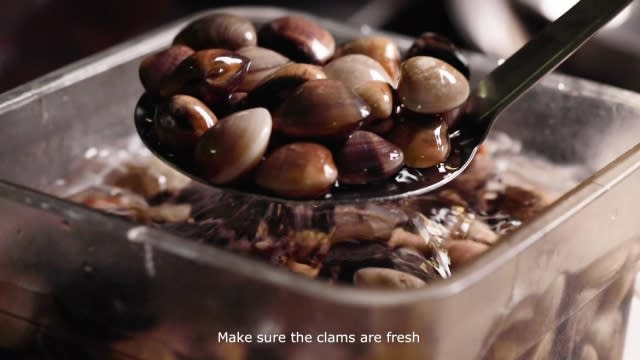 Fresh clams with seasonings